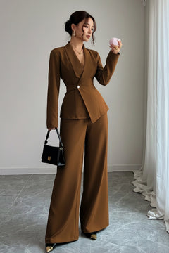 Brown one-button blazer and pants set, V-neck blazer with one button and wide-leg pants.