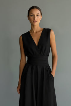 Sleeveless wide-leg jumpsuit in black with V-neck and gathered waist